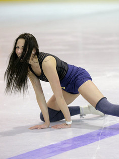 Andys Ice Skater From Watch4Beauty