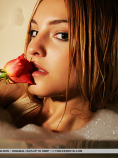Kira Wet Rose From The Life Erotic