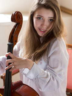 Milla Violoncello From Watch4Beauty