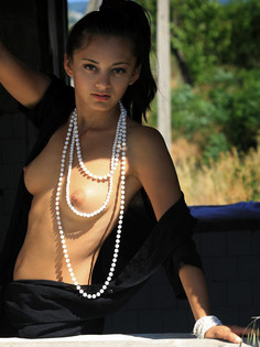 Sima Pearls From The Life Erotic